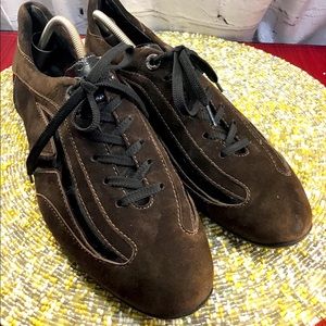 Brown Tods Suede & Patent Trainer tie ups size 9.